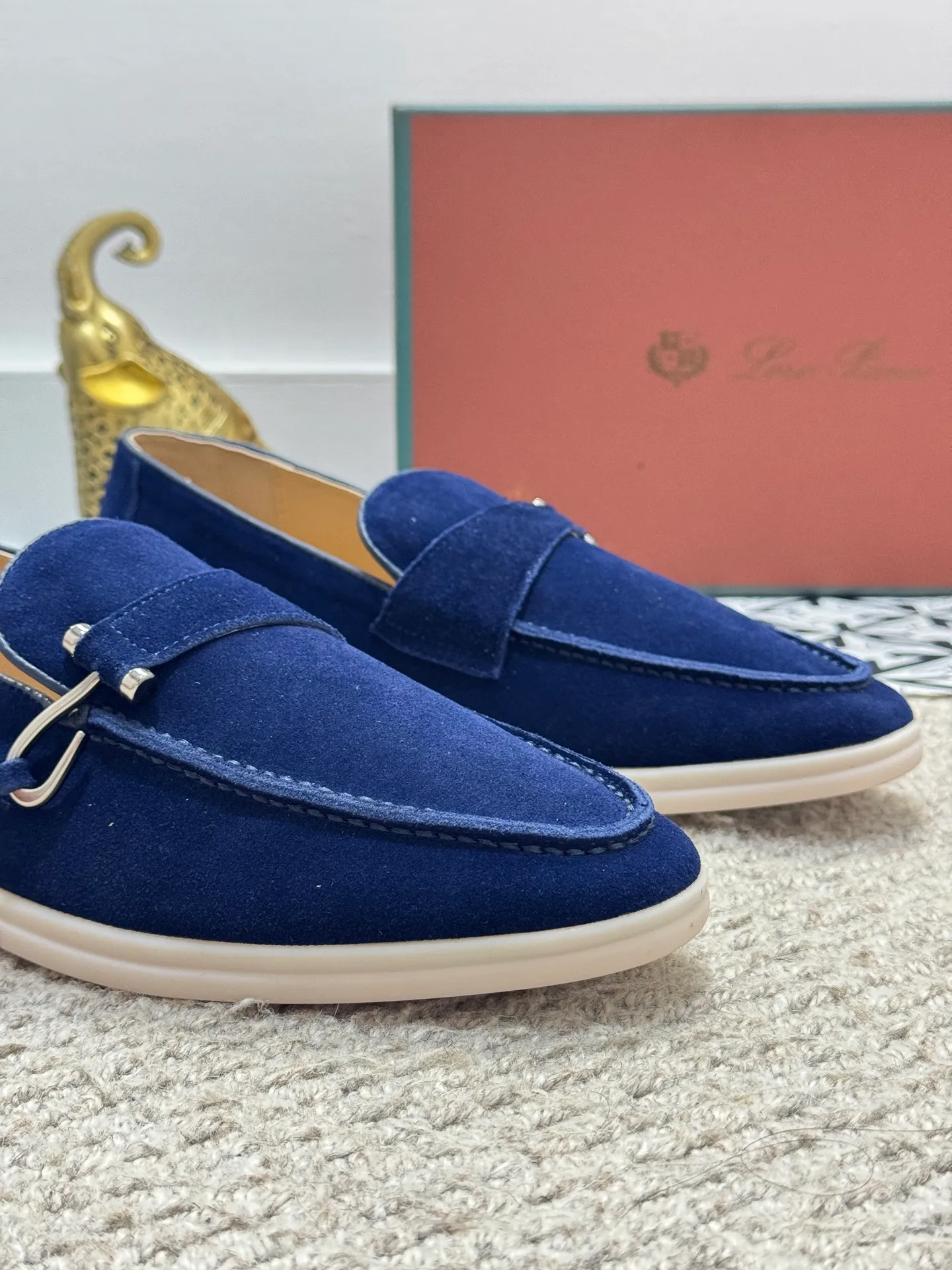 Men's men's shoes 💰380 [New model] 🍓🍓Loro Piana - LP couple model. The new moccasins are made of water-repellent treated suede uppers with rubber soles, a classic. The complex craftsmanship and meticulous structure make the shoes light and soft, allowing you to walk comfortably and freely. Perfect for wearing at the beach or out in the water during the summer. Size: 35-44 (45 customized MH)